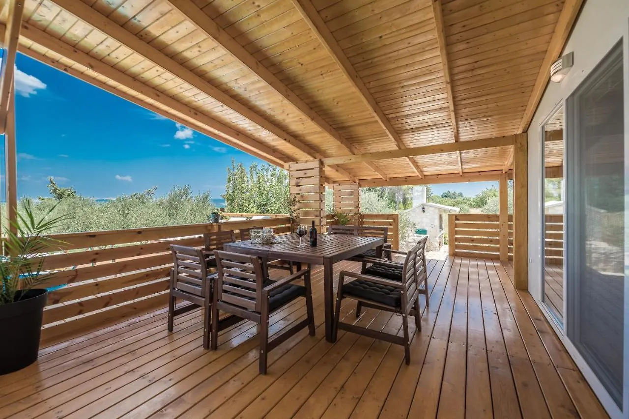 Villa Yvana Pakostane 0*,