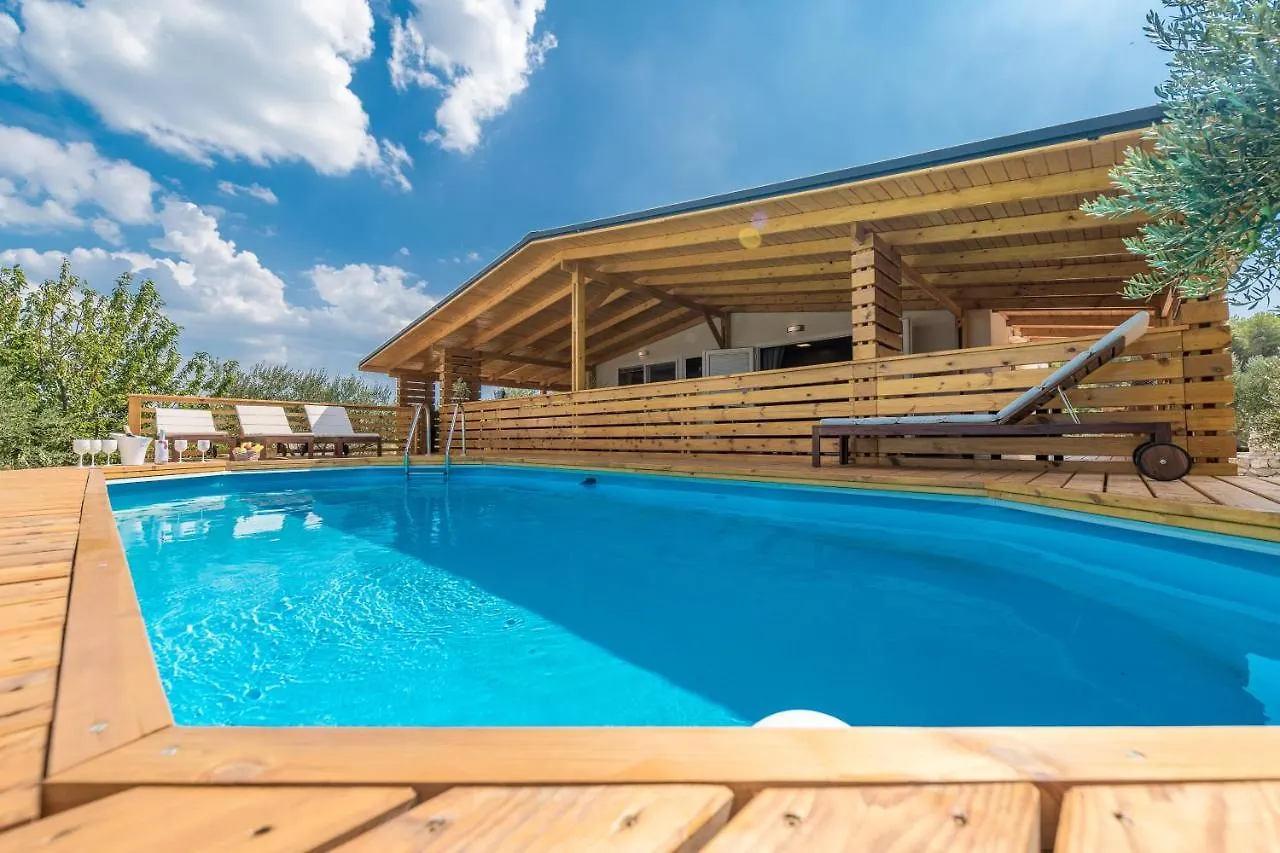 Villa Yvana Pakostane 0*,  Croatia