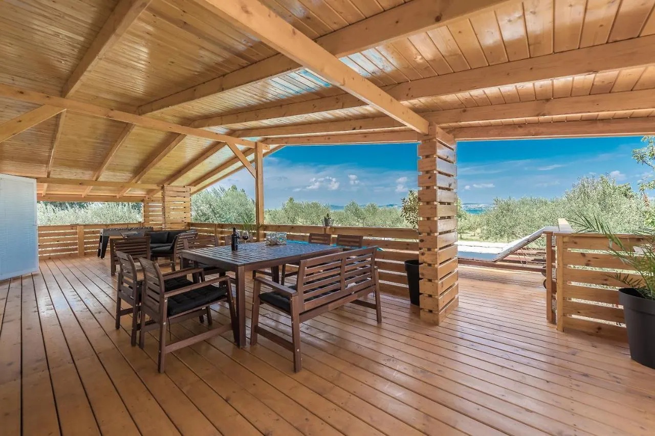 Villa Yvana Pakostane 0*,  Croatia